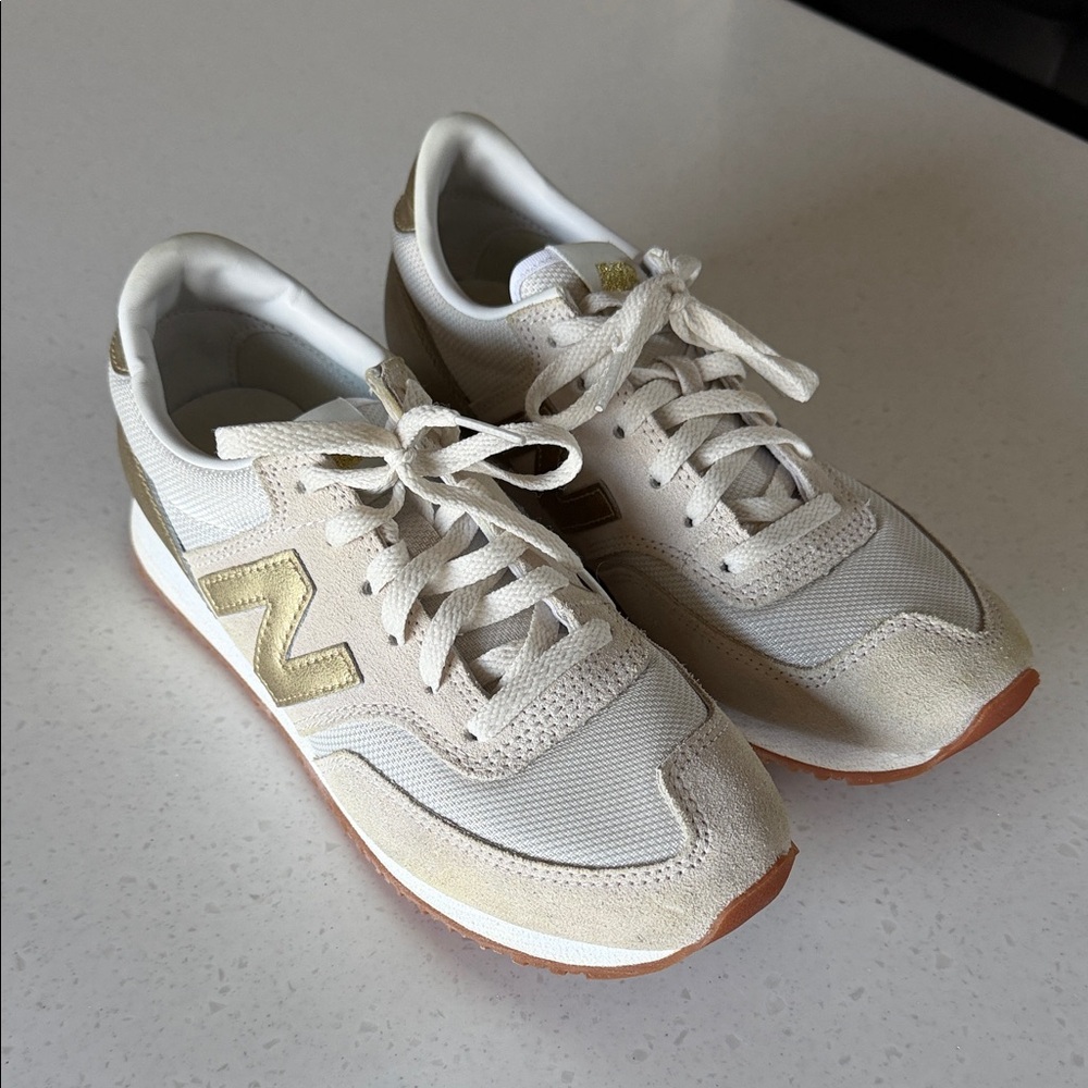 New Balance Women's Beige and White Sneakers Women’s size 8 - Picture 2 of 8